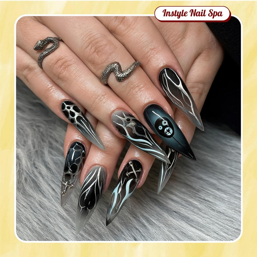 Halloween nail design